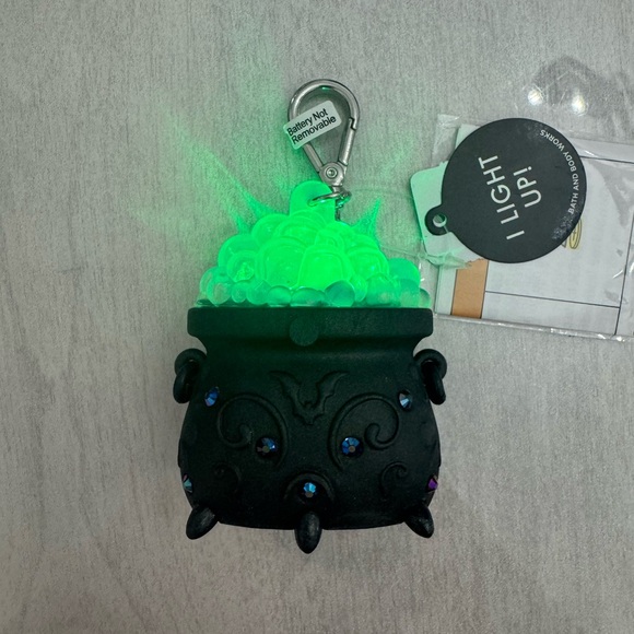 NWT Bath & Body Works Halloween Witch Cauldron Pocketbac Holder - Picture 3 of 9